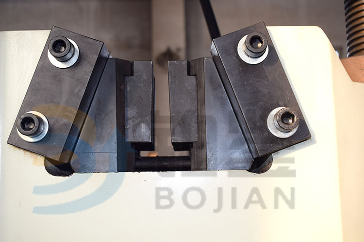 BJWE-S1000D數(shù)顯式液壓萬(wàn)能試驗(yàn)機(jī)