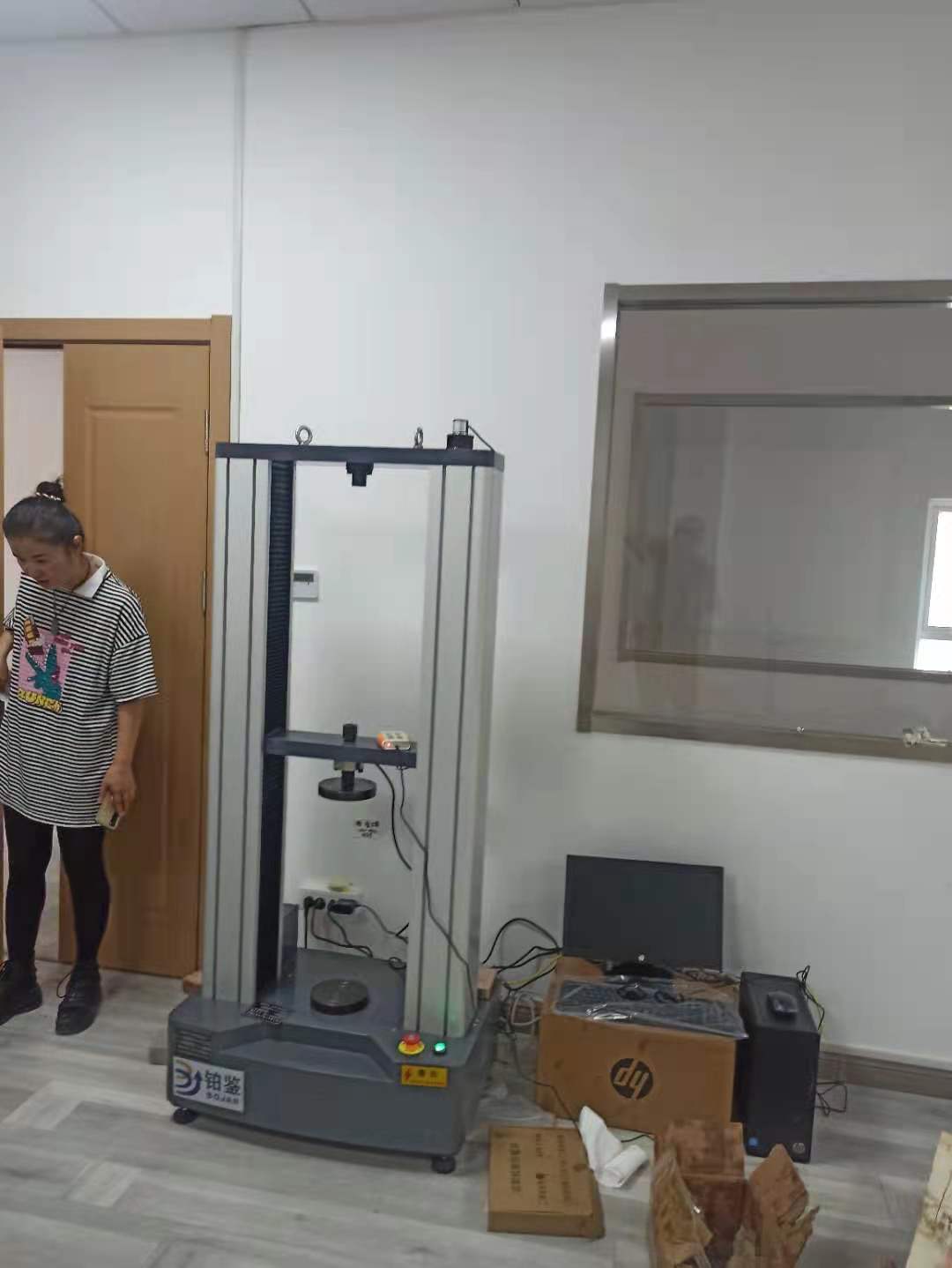 微機(jī)控制人造板萬能試驗(yàn)機(jī)廈門客戶訂購